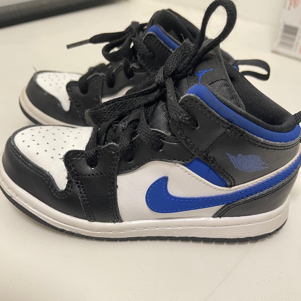 Jordan kid size 10 shoe